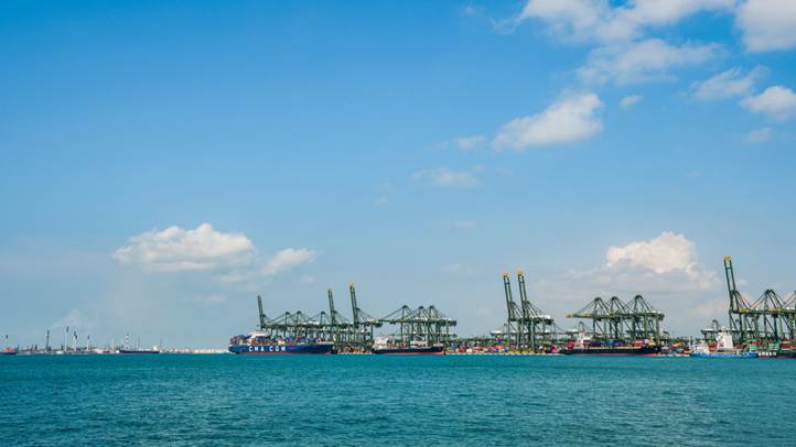 A group of ships in the water
AI-generated content may be incorrect.